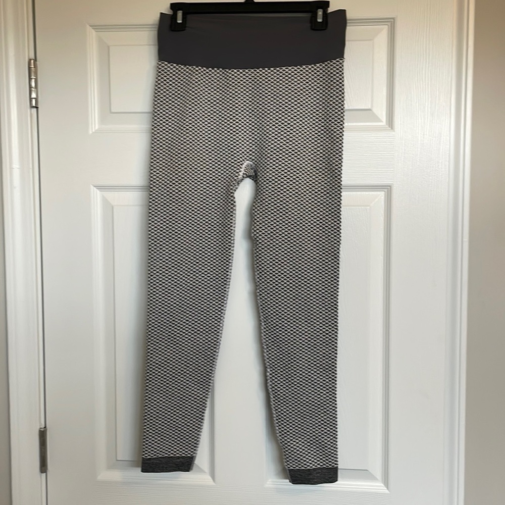 Ryderwear Grey and White Scrunch Butt Leggings Size Large